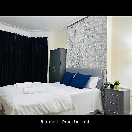 2 Bedroom Double Bed In East ロンドン エクステリア 写真