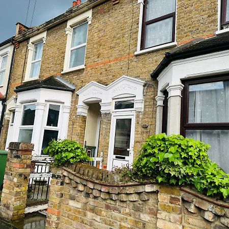 2 Bedroom Double Bed In East ロンドン エクステリア 写真