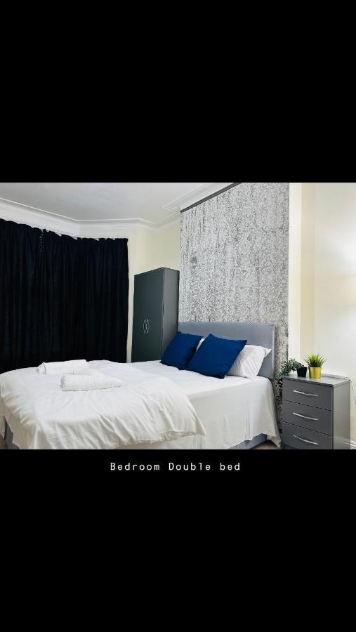 2 Bedroom Double Bed In East ロンドン エクステリア 写真
