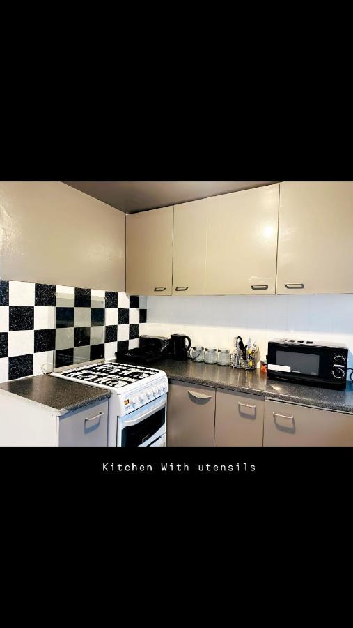 2 Bedroom Double Bed In East ロンドン エクステリア 写真