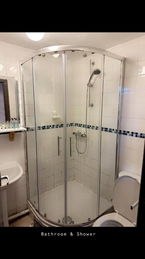 2 Bedroom Double Bed In East ロンドン エクステリア 写真
