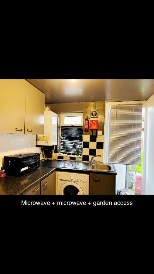2 Bedroom Double Bed In East ロンドン エクステリア 写真