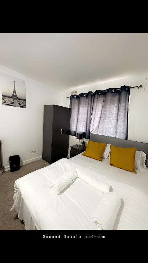 2 Bedroom Double Bed In East ロンドン エクステリア 写真