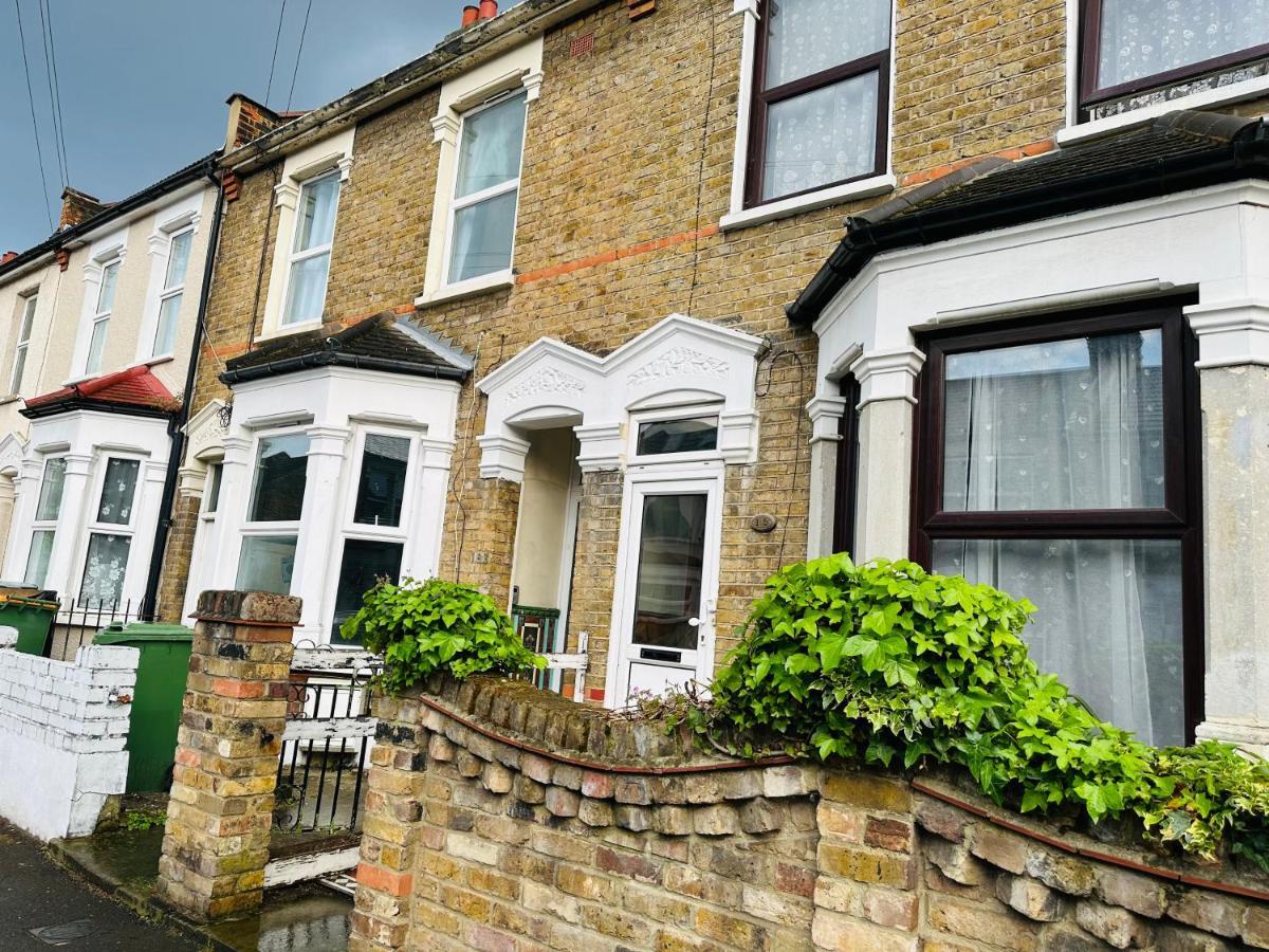 2 Bedroom Double Bed In East ロンドン エクステリア 写真